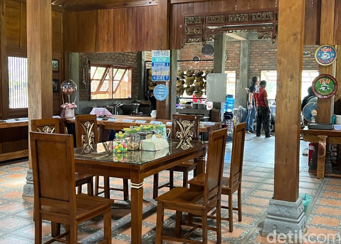 Warung Kopi Klotok Pakem Diboyong Titiek Soeharto ke Cisarua