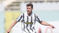 Terus Tolak Tawaran Klub Lain, Ramsey Bakal Dibekukan Juventus