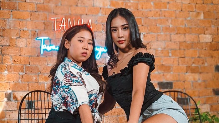 Anya Geraldine & Kiky Saputri