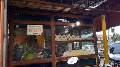 Nikmatnya Bakso Rudal Rp 18 RIbuan di Warung Bakso Pak H. Mien