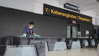 Kementerian Perhubungan menutup sementara Bandara Halim Perdanakusuma mulai hari ini Rabu, (26/1/2022), selama 3,5 bulan. Selama penutupan, bandara akan dibenahi (direvitalisasi).