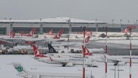 Diketahui, Bandara Istanbul ditutup sementara akibat badai salju yang membuat kawasan Turki memutih karena diselimuti salju tebal.