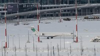 Melansir Getty Images, operasional Bandara Istanbul dilaporkan kembali dibuka secara terbatas pada Selasa sore. Meski begitu, jadwal penerbangan masih terus ditangguhkan hingga tengah malam pada 26 Januari 2022.