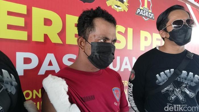 begal lempar bondet ke polisi