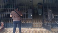 Terbit menyebut melakukan pembinaan warga secara gratis. Warga yang masuk, menurutnya, ada yang diantar langsung pihak keluarga atau diminta untuk dijemput oleh keluarga pecandu narkoba. Kini kerangkeng milik Terbit tengah diusut pihak kepolisian atas dugaan praktik perbudakan dan tindak pidana perdagangan orang (TPPO). Polisi tengah memeriksa 11 orang. Karo Penmas Divisi Humas Polri Brigjen Ahmad Ramadhan mengatakan belasan orang itu dipekerjakan di pabrik kelapa sawit milik Bupati Langkat. Mereka diketahui tak diberi upah seperti pekerja.