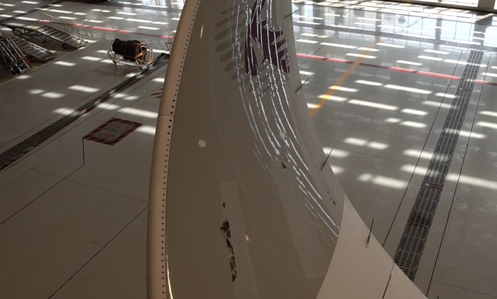 Cat pesawat Airbus A350 Qatar Airways mengelupas