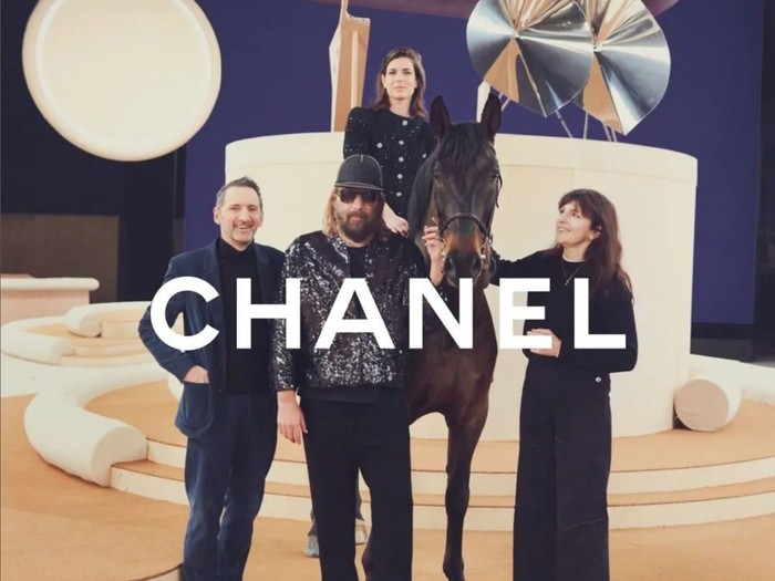 Chanel Kemunculan kuda di fashion show Chanel.