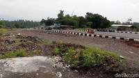 Jalur lingkar utara kemudian terputus di Kampung Cimerak Kelurahan Sukaasih Kecamatan Purbaratu. Di lokasi ini jalur masih belum bisa dilalui karena pemerintah masih membangun jembatan penghubung yang membentang di sungai Ciloseh.