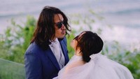 Ello dan Cindy Maria tertawa bahagia setelah resmi menjadi suami dan istri. Foto: dok. The Brightstory