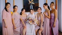Cindy Maria juga berpose bareng bridesmaid di hari pernikahannya dengan Ello. Foto: dok. The Brightstory