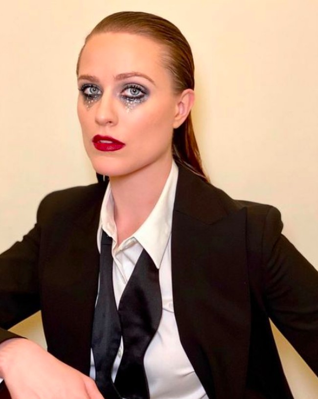 Wood mengungkapkan cerita pelecehan seksual yang dialaminya itu lewat film dokumenter berjudul Phoenix Rising yang akan tayang di HBO. Dia mengatakan bahwa kejadian tersebut terjadi di 2007 dalam pembuatan video klip Marilyn Manson yang berjudul Heart-Shaped Glasses. Foto: dok. Instagram/@evanrachelwood