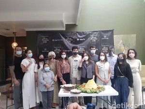Turut Berduka Cita, Hadirkan Komedi Satir yang Disutradarai Nia Dinata