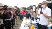 Dirtpid IV Bareskrim Polri bekerja sama dengan Ditres Narkoba Polda Jabar dan Sat Narkoba Polres Bogor berhasil mengungkap industri rumahan (home industri) obat keras golongan G ilegal yang merupakan jaringan Jabodetabek, serta mengamankan tiga orang tersangka inisial IW, WD dan YN.