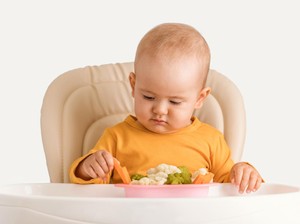 Picu Perdebatan, Ibu Ini Terapkan Pola Makan Vegan Pada Bayinya