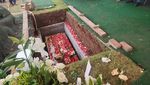 Momen Nurul Arifin-Mayong Melepas Maura Magnalia Selamanya
