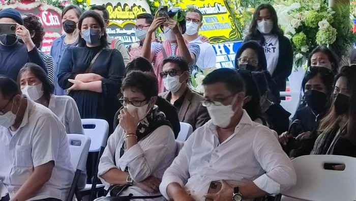 Isak tangis iringi prosesi pemakaman putri sulung Nurul Arifin, Maura Magnalia Madyaratri.