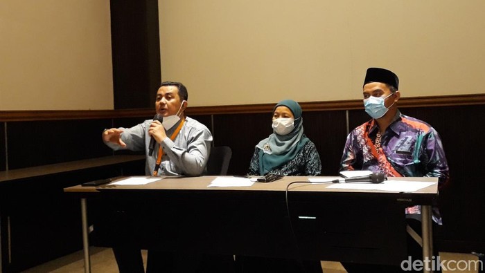 Ketua Lembaga Sertifikasi Profesi Badan Wakaf Indonesia (LSPBWI) Prof. Nurul Huda (paling kiri) saat memberikan keterangan, Rabu (26/1/2022).