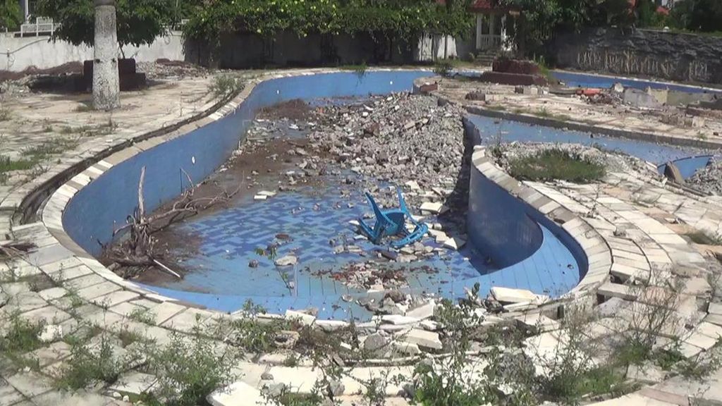 Tinggalkan Kenangan, Warga Surabaya Sedih Kolam Renang Plaza Marina Tutup