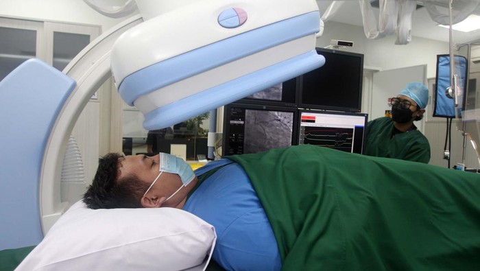 Melihat Fasilitas Kesehatan untuk Antisipasi Serangan Jantung Siloam Hospitals Lippo Cikarang menambah fasilitas kesehatan Cathlab. Cathlab ini untuk mengantisipasi serangan jantung pada pasien.