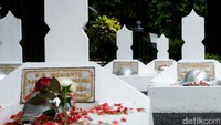 Selain Daan Mogot, paman Prabowo Subianto, Letnan Soebianto Djojohadikoesoemo dan Soejono Djojohadikoesoemo juga gugur. Prabowo turut berziarah ke makam pamannya hari ini.