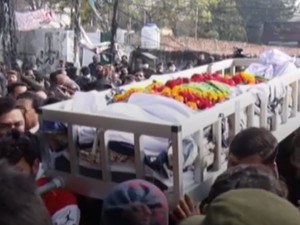 Momen Pemakaman Jurnalis Pakistan yang Tewas Ditembak