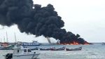 Ngeri! Perahu BBM Terbakar di Pelabuhan Gayam Sapudi Sumenep