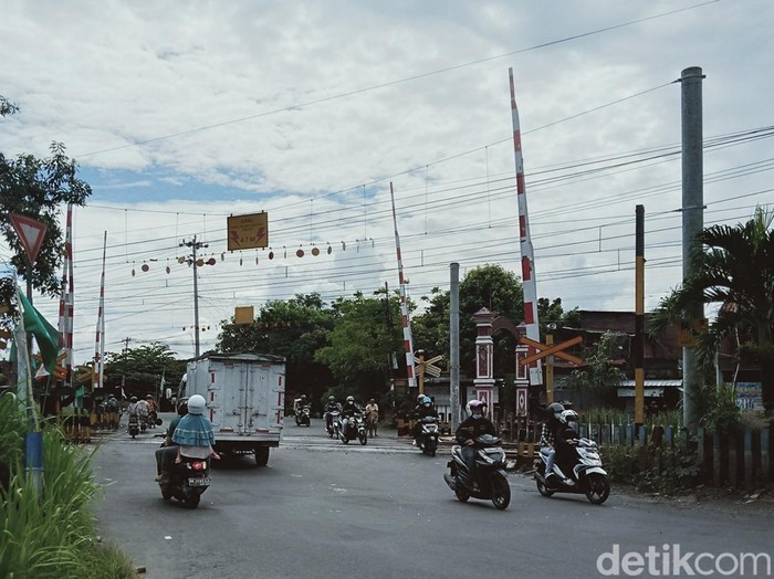 Palang perlintasan kereta api Krapyak, Klaten Selatan.