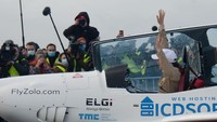 Zara mencetak sejarah saat mendarat di Bandara Kortrijk-Wevelgem, Belgia Barat. Dia baru saja menyelesaikan perjalanan keliling dunia sejauh 32.300 mil. (Zara Rutherford/Instagram)
