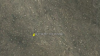 Pola seperti polkadot bertebaran di dekat gunung berapi area Grand Canyon. Penjelasannya mungkin sederhana, ini adalah sarang semut yang sangat banyak di sana. Foto: Google Earth