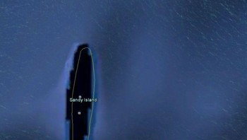 Pada tahun 2012, pada Google Maps ditemukan sebuah pulau misterius bernama Sandy Island di dekat New Caledonia. Namun ketika ilmuwan berlayar ke sana, yang ada hanyalah lautan. Mungkin ada human error. Foto: Google Earth