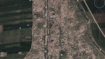 Perang suadara di Suriah telah menghancurkan ratusan situs arkeologi yang berharga, termasuk yang masuk di daftar UNESCO World Heritage Sites. Rekaman Google ini memperlihatkan parahnya kerusakan itu, dengan begitu banyak lubang bertebaran seperti di permukaan Bulan. Foto: Google Earth