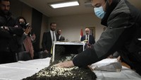 Melansir AP, Menteri Dalam Negeri Lebanon, Bassam Mawlawi, mengatakan obatan-obatan terlarang itu sedang dalam perjalanan dari Lebanon ke negara Afrika Togo, dan dari sana pil Captagon dalam jumlah besar itu akan dikirim ke negara Teluk Persia, kemungkinan besar Arab Saudi.