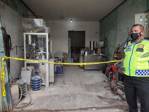 Bareskrim Gerebek Pabrik Rumahan Obat-obatan Ilegal di Bogor!