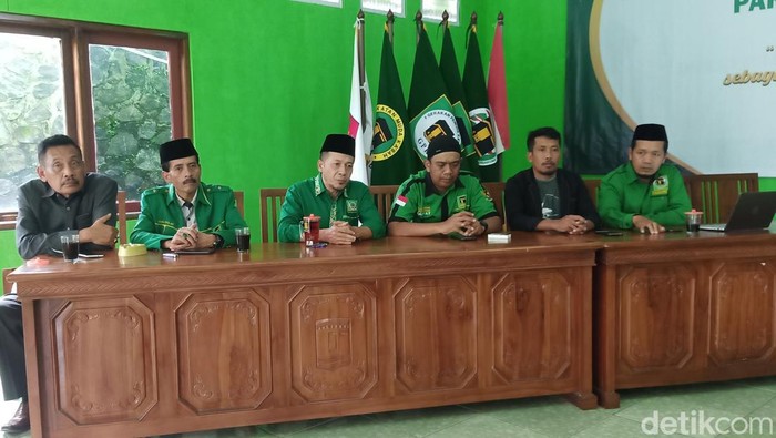 Konferensi pers terkait pengunduran diri para pengurus PPP di Banjarnegara.