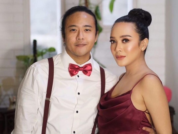 Potret Kehamilan Dea Ananda