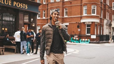 Gaya Keren Sean Gelael Saat Ngopi di London hingga Hangout di Bali