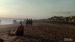 Siang Bolong di Pantai Batu Bolong, Asyik Juga!