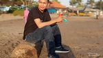 Siang Bolong di Pantai Batu Bolong, Asyik Juga!