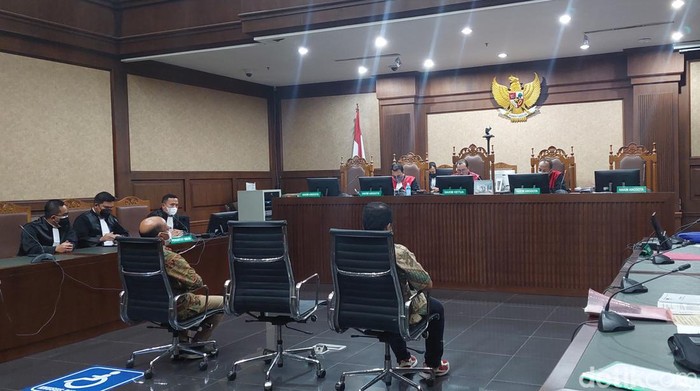 Sidang 2 pegawai Ditjen Pajak
