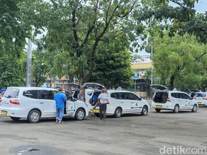 Taksi Mahal di Bandara Halim, Mau Murah Keluar Dulu