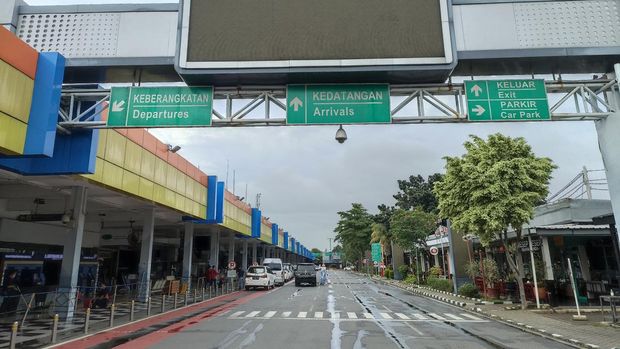 Suasana hari pertama Bandara Halim Perdanakusuma ditutup sementara