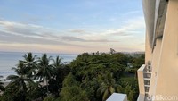Betapa beruntungnya kami melihat sunrise di Grand Inna Samudra Beach Palabuhanratu saat cuaca sedang cerah-cerahnya.