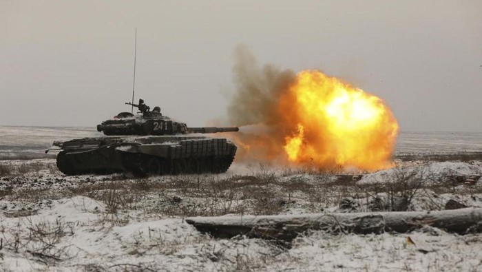 A Russian tank T-72B3 fires as troops take part in drills at the Kadamovskiy firing range in the Rostov region in southern Russia, on Jan. 12, 2022. The failure of last weeks high-stakes diplomatic meetings to resolve escalating tensions over Ukraine has put Russia, the United States and its European allies in uncharted post-Cold War territory.(AP Photo)