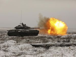 Unit Tempur Tank Rusia Bersiaga Tempur di Leningrad
