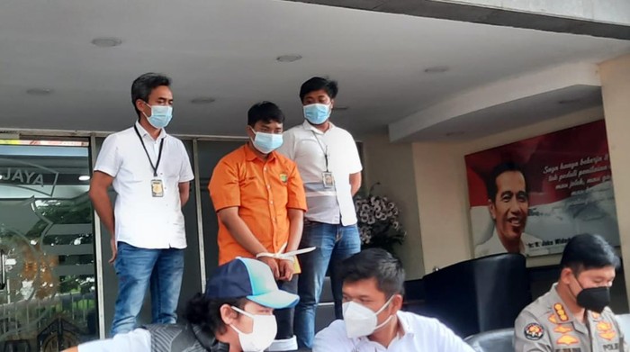 Tegar (21), tersangka pembunuhan pemuda AY (19) di Bekasi