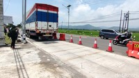 Prinsip kerja piranti yang ditanam di jalan beton ini hampir sama dengan alat pengukur berat angkutan yang biasa ditemui di setiap UPPKB atau jembatan timbang. Bedanya, alat ini lebih praktis dan mampu mendeteksi berat saat kendaraan sedang melaju.
