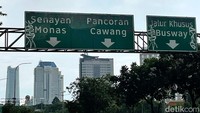 Diketahui, rambu penunjuk jalan itu menjadi sasaran aksi corat-coret orang tak bertanggung jawab. 