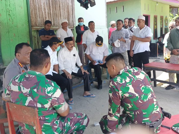 TNI-Polri mengamankan Desa Ori dan Desa Kariu pascabentrok yang menewaskan dua warga, Rabu (26/1/2022).