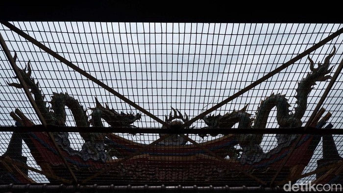 Vihara Widhi Sakti adalah vihara tertua di Sukabumi. Yuk lihat persiapan vihara yang berada di Jalan Pajagalan, Kota Sukabumi itu dalam menyambut Imlek.
