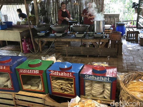 Warung Tuman, Andalkan Menu Rumahan di Bawah Rindangnya Pekarangan